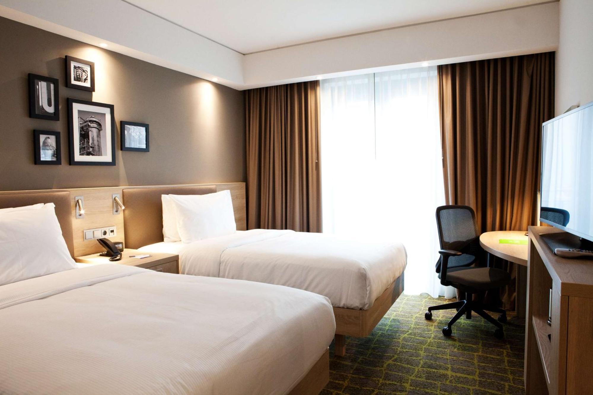 Hampton By Hilton Phoenix Hotel 3*